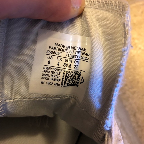 Grey with white dots converse - Picture 6 of 7